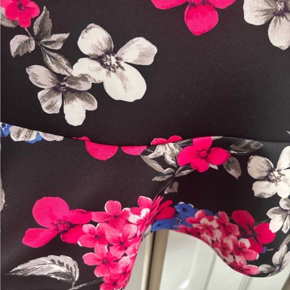 Nine West Floral Print Dress – Size 6 – Ruffle Hem & Bell Sleeves - Picture 5 of 8
